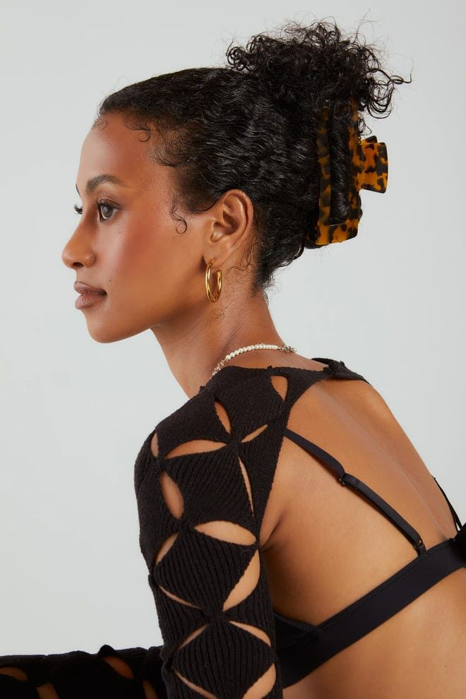 90s fashion accessory trend - the claw clip